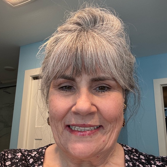 Meet your Posher, Lisa - Picture 2 of 2